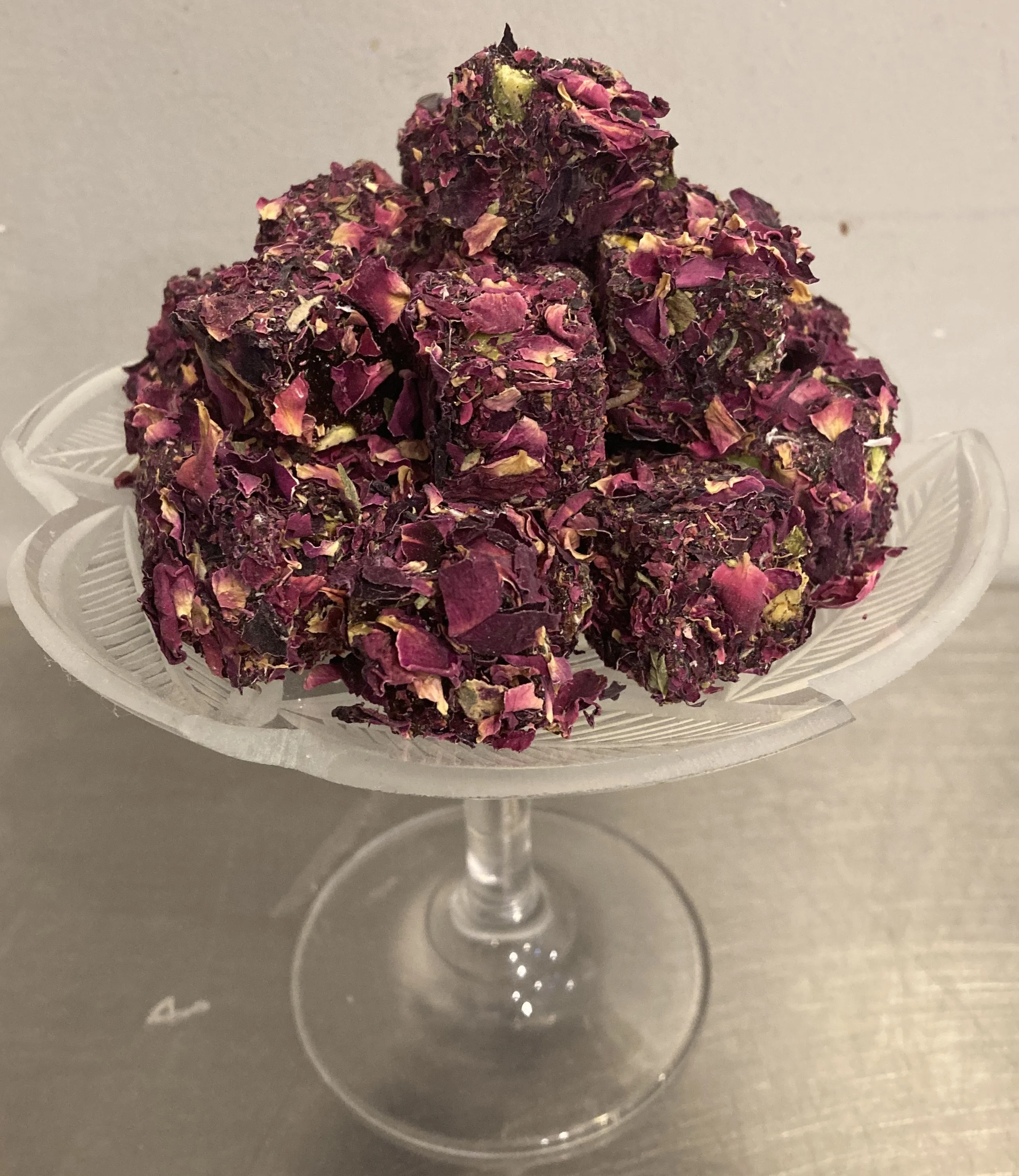 GÜL YAPRAKLI ANTEP FISTIKLI LOKUM