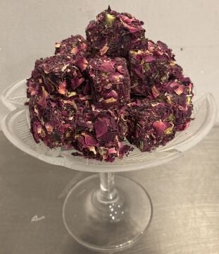 GÜL YAPRAKLI ANTEP FISTIKLI LOKUM